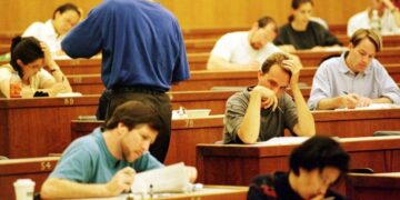 Nhọc nhằn kỳ thi luật ở Mỹ