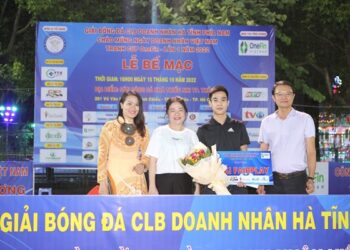 Bế mạc giải bóng đá CLB Doanh nhân Hà Tĩnh Phía Nam tranh cúp One Fin