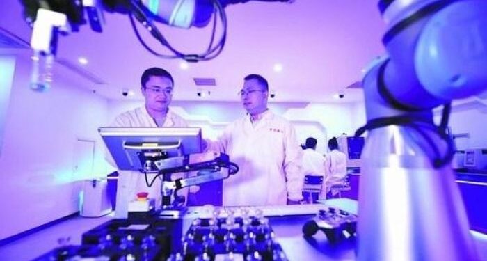 AI-Chemist thúc đẩy nghiên cứu và thí nghiệm hóa học