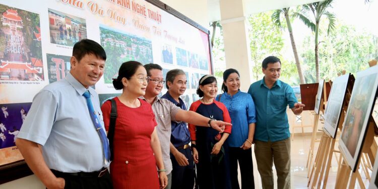 TP.HCM: Trao giải Cuộc thi sáng tác ảnh nghệ thuật “Nhà Bè xưa và nay – Vươn tới tương lai” năm 2022