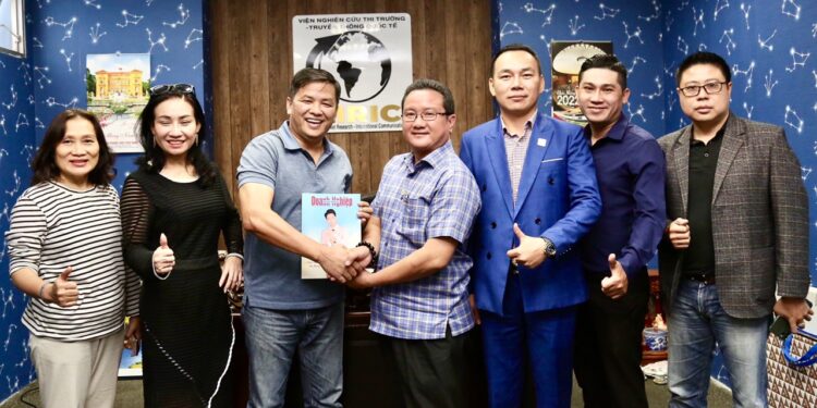 Ông Phan Mạnh Hùng – CEO Cty Ruviteks (Liên bang Nga) thăm và làm việc với Viện IMRIC và Tạp chí Nhiếp ảnh và Đời sống phía Nam