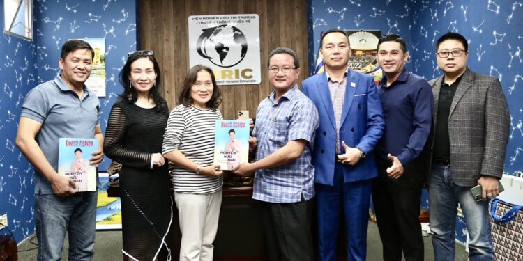 Bà Nguyễn Thị Độ – CEO Cty CP DTTP (Đà Nẵng), Cty CP tin học giải pháp tích hợp mở (TP.HCM) thăm, làm việc tại Viện IMRIC, Viện IRLPIE, TT TV pháp luật