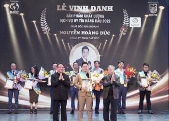 Ông Nguyễn Hoàng Đức – CEO kinh doanh Cty TNHH Đất Gốc được vinh danh tại giải “Doanh nhân tài năng hội nhập quốc tế” 2022 do Viện IMRIC, Viện IRLPIE tặng