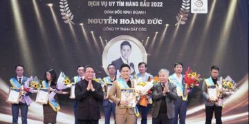 Ông Nguyễn Hoàng Đức – CEO kinh doanh Cty TNHH Đất Gốc được vinh danh tại giải “Doanh nhân tài năng hội nhập quốc tế” 2022 do Viện IMRIC, Viện IRLPIE tặng