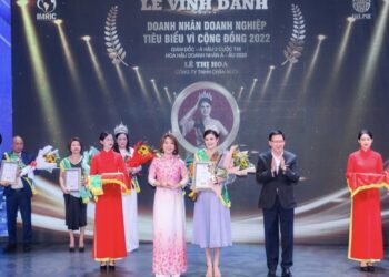 Bà Lê Thị Hoa – CEO CTy TNHH Chăn Nuôi Nam Tiến Phát (Đắk Nông) được Viện IMRIC, Viện IRLPIE vinh danh “Doanh nghiệp vì cộng đồng”