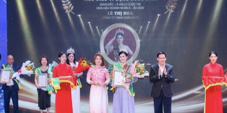 Bà Lê Thị Hoa – CEO CTy TNHH Chăn Nuôi Nam Tiến Phát (Đắk Nông) được Viện IMRIC, Viện IRLPIE vinh danh “Doanh nghiệp vì cộng đồng”