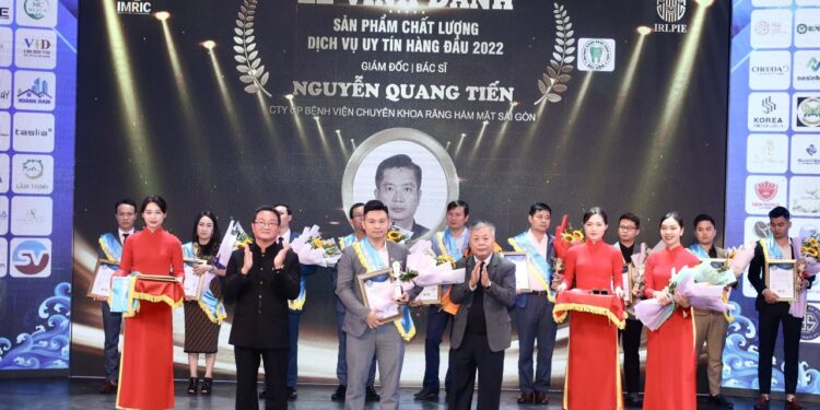 ThS. BS. Nguyễn Quang Tiến – CEO BV RHM SG vinh dự được Viện IMRIC, Viện IRLPIE vinh danh “Doanh nhân tài năng hội nhập quốc tế” lần I 2022