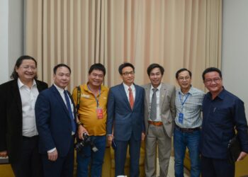 ThS. Nhà báo Hồ Minh Sơn tiếp tục nhận giấy khen của Tổng Biên tập Tạp chí Nhiếp ảnh và Đời sống