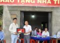 Bệnh viện RHM SG – Viện IMRIC – Viện IRLPIE – TC Nhiếp ảnh và Đời sống trao nhà tình thương cho hộ có hoàn cảnh khó khăn tại xã Bình Tinh Đông (Tân Trụ – Long An)