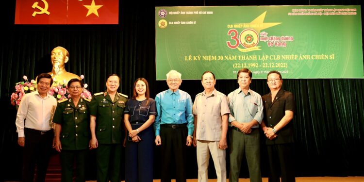 CLB Nhiếp ảnh chiến sĩ: Kỷ niệm 30 năm một chặng đường vẻ vang – Khai mạc triển lãm ảnh “Bài ca người chiến sĩ canh trời”