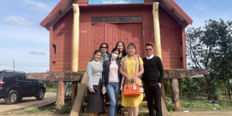 Đoàn công tác Viện IMRIC – Cty TNHH Giải trí LD tổ chức khảo sát, chọn địa điểm phối hợp tổ chức Cuộc thi “Hoa hậu Doanh nhân toàn cầu” tại huyện Krông Nô, tỉnh Đắk Nông