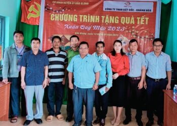 Công ty TNHH Đất Gốc (Khánh Hoà) trao quà Tết cho người nghèo tại huyện Đắk Glong, tỉnh Đắk Nông