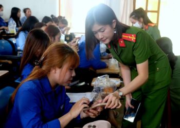 Trường Cao đẳng Cộng đồng Cà Mau (đơn vị đồng hành Viện IMRIC, Viện IRLIE) phối hợp tổ chức bồi dưỡng, tập huấn về chuyển đổi số, kỹ năng số cho hơn 300 đoàn viên, thanh niên