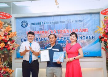 Hội Nhiếp ảnh TP.HCM tổ chức khai mạc và triển lãm ảnh chủ đề “Đầu tư sáng tác&chuyên ngành” 2022 và trao chứng nhận cho các tác giả