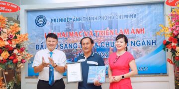 Hội Nhiếp ảnh TP.HCM tổ chức khai mạc và triển lãm ảnh chủ đề “Đầu tư sáng tác&chuyên ngành” 2022 và trao chứng nhận cho các tác giả