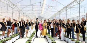 Đoàn thí sinh “Hoa hậu Doanh nhân Toàn cầu” 2023 tham quan Làng nghề dệt Thổ cẩm của người M’Nông xã Đắk Nia – Quảng bá nét đẹp văn hóa độc đáo đến bạn bè thế giới