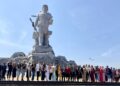 Đoàn thí sinh sinh “Hoa hậu Doanh nhân Toàn cầu 2023” viếng tượng đài, dâng hoa Anh hùng N’Trang lơng