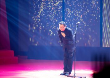 TS – Nhà báo Hồ Minh Sơn – Chủ tịch HĐQL Viện IRLIE, Viện trưởng Viện IMRIC, Trưởng ban chỉ đạo phát biểu khai mạc cuộc thi Hoa hậu Doanh nhân Toàn cầu 2023 tại Đắk Nông