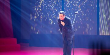 TS – Nhà báo Hồ Minh Sơn – Chủ tịch HĐQL Viện IRLIE, Viện trưởng Viện IMRIC, Trưởng ban chỉ đạo phát biểu khai mạc cuộc thi Hoa hậu Doanh nhân Toàn cầu 2023 tại Đắk Nông