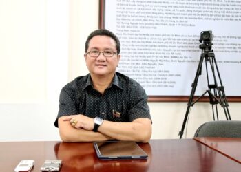 TS Hồ Minh Sơn – Giám đốc Trung tâm tư vấn pháp luật Toàn Tâm (TTLCC): Sử dụng giấy phép lái xe, thẻ nhà báo giả mua trôi nổi trên mạng để xin xỏ khi vi phạm giao thông – Sẽ bị xử lý như thế nào?