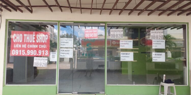 TS Hồ Minh Sơn – Giám đốc Trung tâm tư vấn pháp luật Toàn Tâm – TTLCC (Viện IRLIE): Cần mạnh tay xử lý rác quảng cáo – Vẻ vấy bẩn trên tàu điện