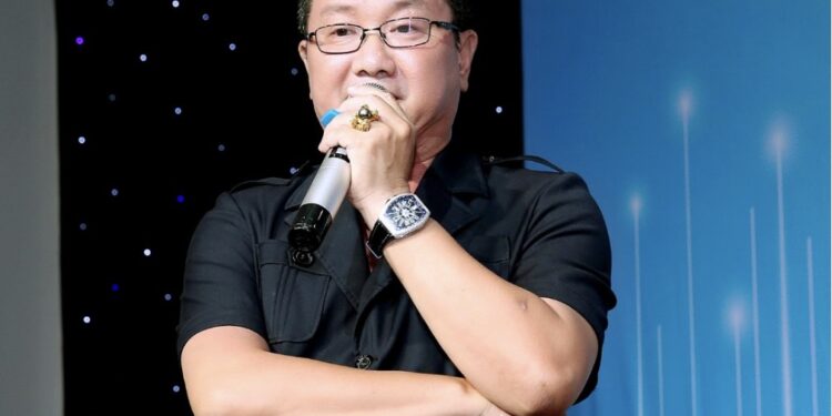 Ông Hồ Minh Sơn – GĐ Trung tâm tư vấn pháp luật Toàn Tâm dự đêm gala Báo chí và Doanh nhân kỷ niệm 98 năm Ngày Báo chí Cách mạng Việt Nam: Gây quỹ “Tiếp sức đến trường” cho năm học 2023