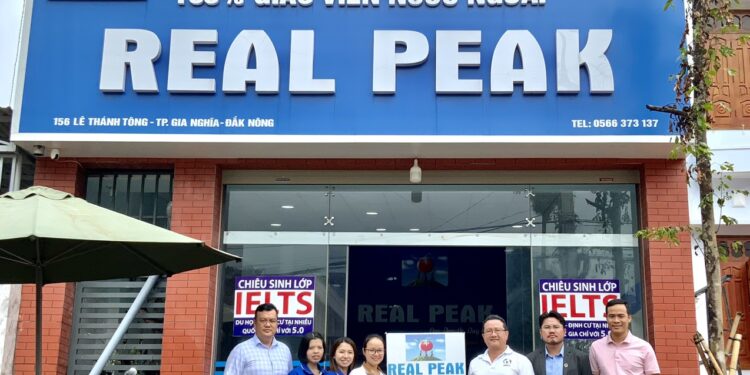 Trung tâm tư vấn pháp luật Toàn Tâm (TTLCC) đến thăm và làm việc với Trung tâm Anh ngữ Quốc tế Real Peak tại Đắk Nông