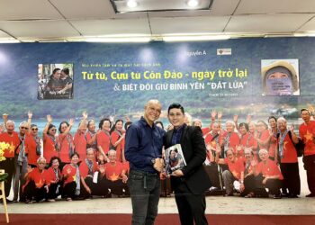 Viện IRLIE,  Trung tâm tư vấn pháp luật Toàn Tâm (TTLCC) tham quan triển lãm ảnh về đội phá bom mìn Quảng Trị và cựu tù Côn Đảo của NSNA Nguyễn Á