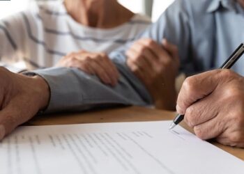 Công an xã có được xử phạt người vi phạm giao thông –  Cải chính Giấy khai sinh tại nơi tạm trú, lập di chúc tài sản hình thành trong tương lai?