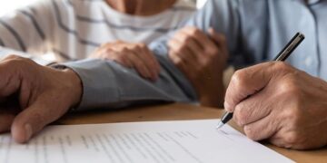 Công an xã có được xử phạt người vi phạm giao thông –  Cải chính Giấy khai sinh tại nơi tạm trú, lập di chúc tài sản hình thành trong tương lai?