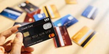 Án Nước ngoài-Luật Việt Nam: Ly kỳ vụ luật sư bịa chuyện bịbắt cóc và cướp thẻ tín dụng để phóng tay mua sắm.