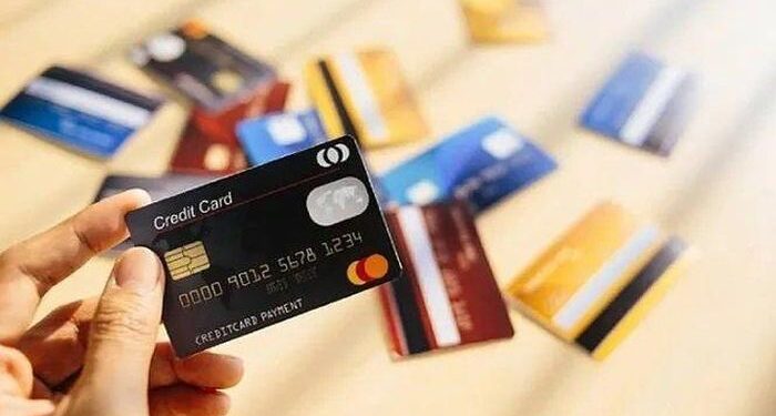 Án Nước ngoài-Luật Việt Nam: Ly kỳ vụ luật sư bịa chuyện bịbắt cóc và cướp thẻ tín dụng để phóng tay mua sắm.