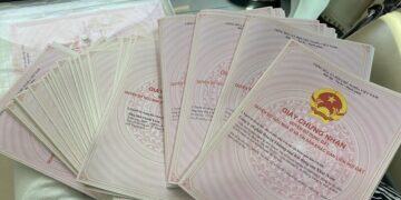 Trung tâm tư vấn pháp luật Toàn Tâm: Đính chính Giấy chứng nhận quyền sử dụng đất ở đâu – Đất thế chấp chuyển nhượng được không, nhà liền kề xây dựng gây thiệt hại cần làm gì?