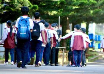 Trường lục cặp, soát người học sinh: Chuyên gia giáo dục nói gì?