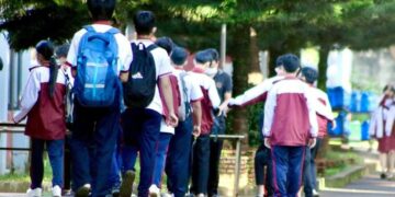 Trường lục cặp, soát người học sinh: Chuyên gia giáo dục nói gì?