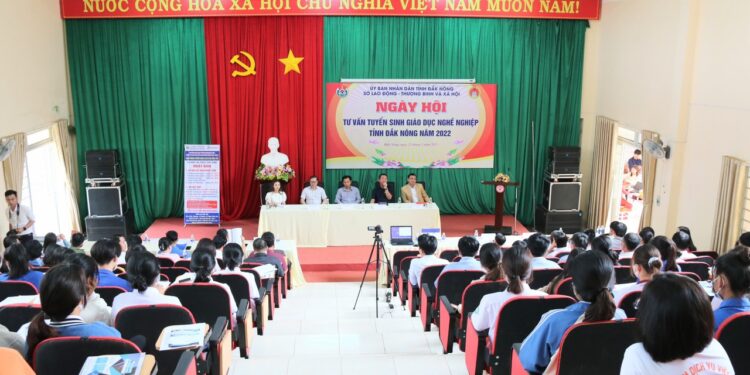 Bà Nguyễn Thị Huyền – Phó CVP Viện Nghiên cứu Thị trường – Truyền thông Quốc tế (IMRIC): Nhiều lợi ích khi thực hiện đa dạng định hướng nghề nghiệp cho học sinh lớp 12