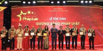 Tôn vinh 50 Gương sáng pháp luật năm 2023