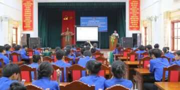 Tuyên truyền pháp luật về biển đảo cho học sinh Quảng Trị