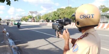 Trung tâm tư vấn pháp luật Toàn Tâm (TTLCC): CSGT có được hóa trang để bắn tốc độ các xe vi phạm – Gara ô tô được mở trong khu dân cư?