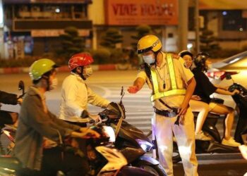 Dự luật mới cho phép CSGT dừng xe kiểm tra hành chính mà không cần ‘chuyên đề’?