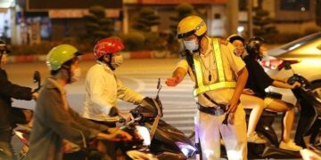 Dự luật mới cho phép CSGT dừng xe kiểm tra hành chính mà không cần ‘chuyên đề’?