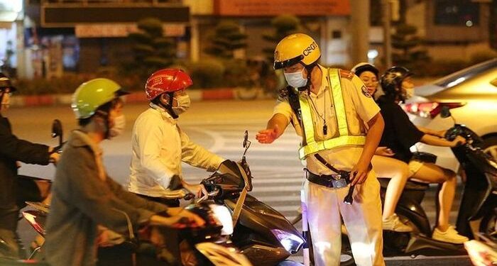 Dự luật mới cho phép CSGT dừng xe kiểm tra hành chính mà không cần ‘chuyên đề’?