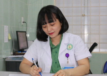 Nữ bác sĩ xinh đẹp gần 20 năm sống với “thế giới người điên”