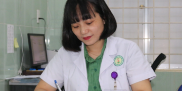 Nữ bác sĩ xinh đẹp gần 20 năm sống với “thế giới người điên”