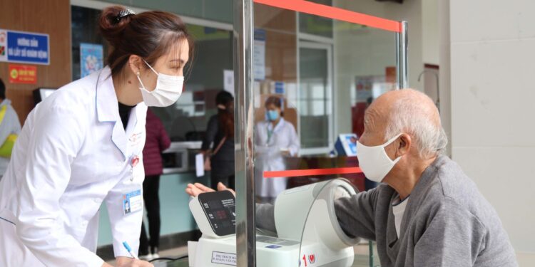 Áp dụng hàng loạt quy định mới nhất về Giấy phép hành nghề Y từ năm 2024