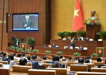 Có nên bỏ hoàn toàn trách nhiệm thu thập chứng cứ của tòa án?