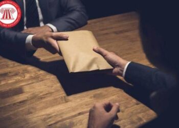 Án Nước ngoài-Luật Việt Nam: Bị bắt quả tang nhận hối lộ, quan chức nuốt tiền để tiêu hủy bằng chứng