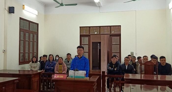 Lái ô tô không có giấy phép, chống đối CSGT