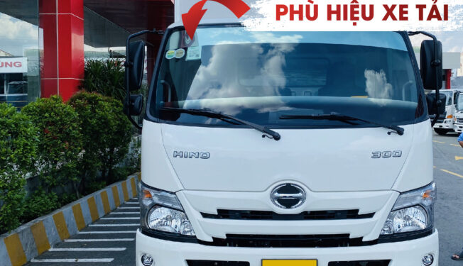 Trung tâm tư vấn pháp luật Toàn Tâm: Xe ô tô dán giấy trang trí với họa tiết sặc sỡ, có bị phạt – Quy định cấp biển hiệu, phù hiệu xe tải, xe ô tô mới nhất