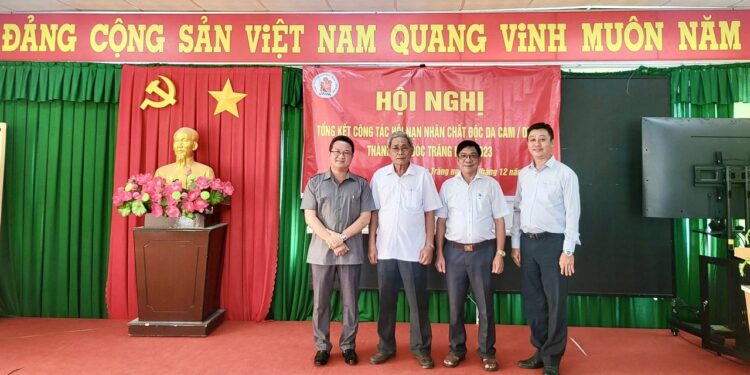 Trung tâm tư vấn pháp luật Toàn Tâm (TTLCC): Thăm và tặng quà cho nạn nhân chất độc da cam/dioxin Thành phố Sóc Trăng (tỉnh Sóc Trăng)